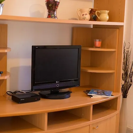 Ivy Apartment *