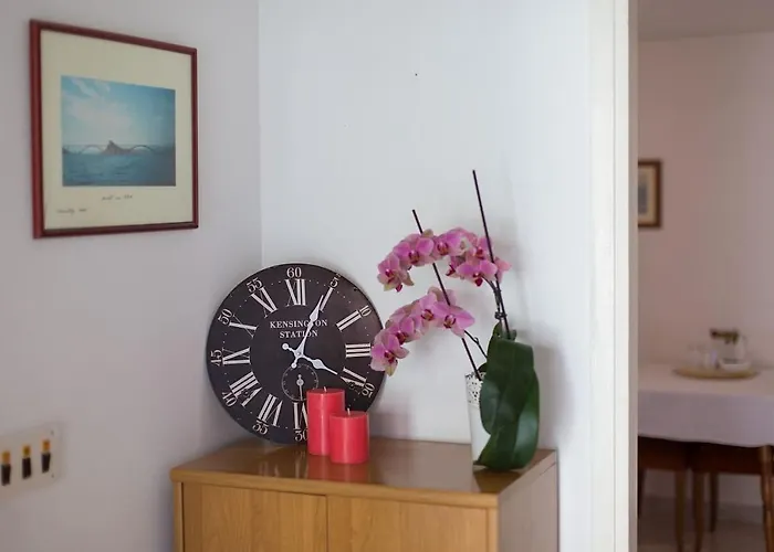 Ivy Apartment *